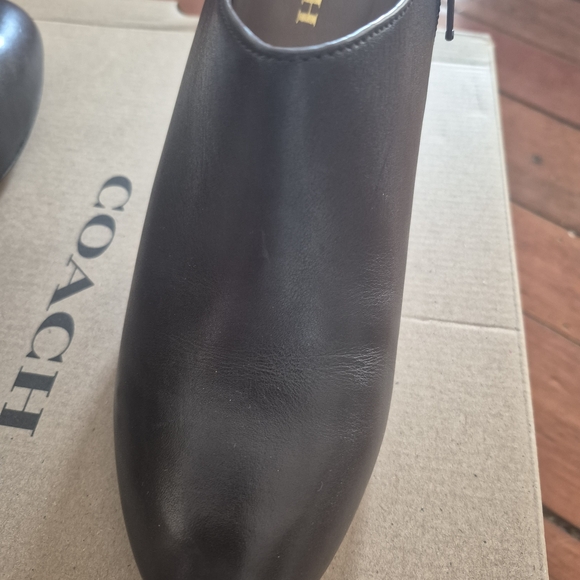 Coach Black/Brown Leather Women's Shoe - Picture 5 of 9